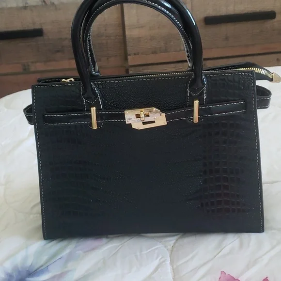 Small Black Purse - Picture 2 of 14